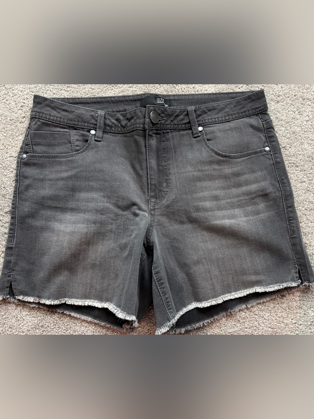 NWOT 1822 Denim Mid-Rise Grey Stretchy Jean Shorts w Raw Hem, Size 14